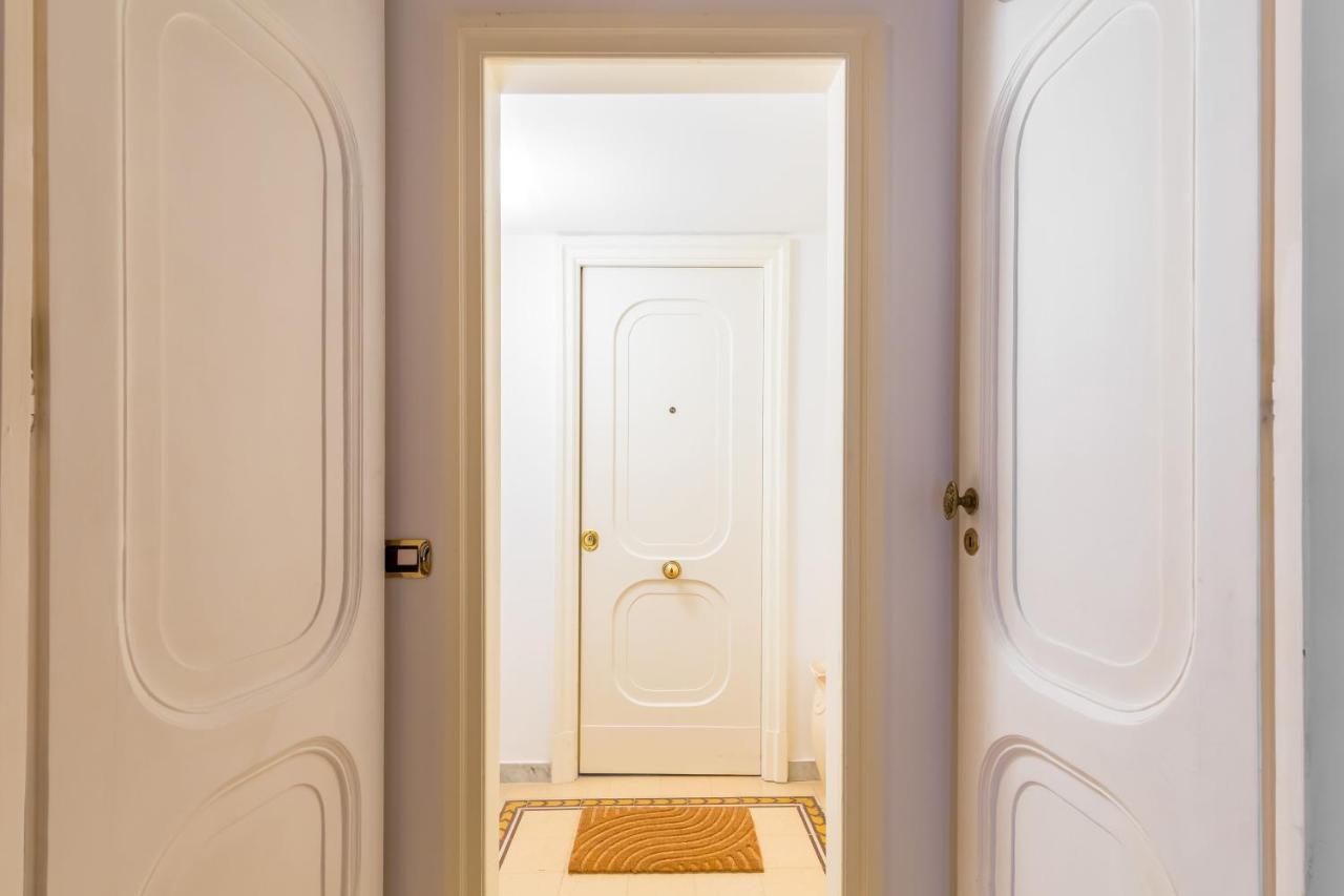 Design & Studio Duplex At National Museum Naples Extérieur photo