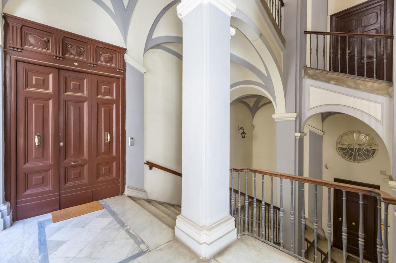 Design & Studio Duplex At National Museum Naples Extérieur photo