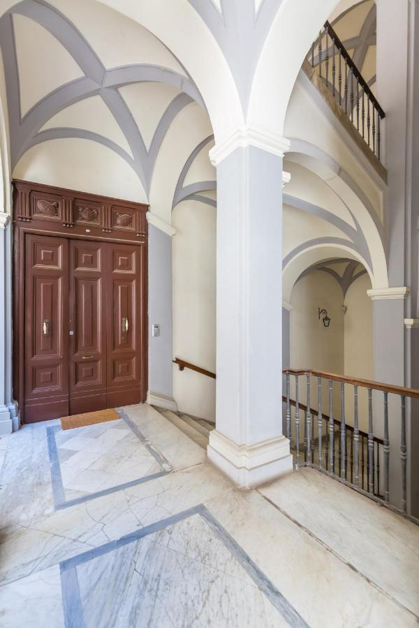 Design & Studio Duplex At National Museum Naples Extérieur photo