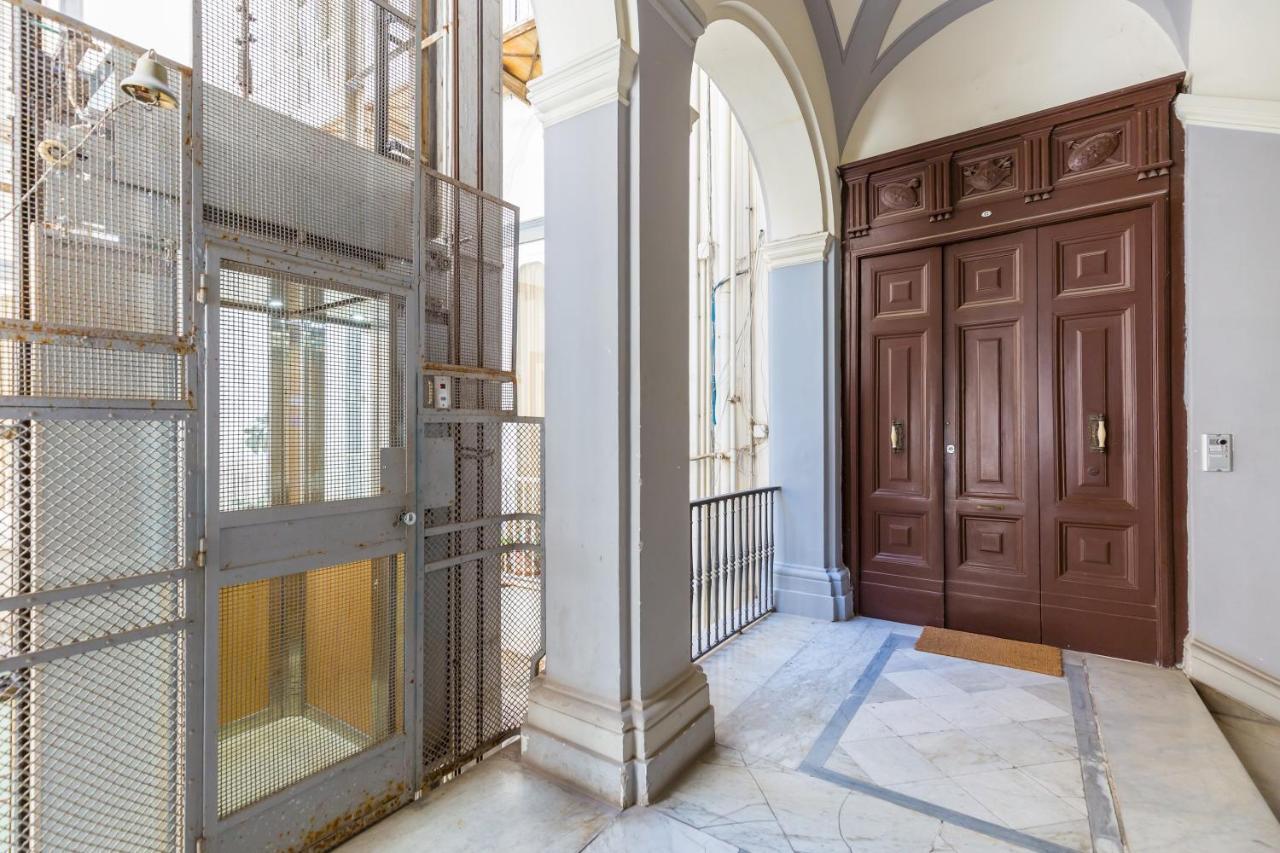 Design & Studio Duplex At National Museum Naples Extérieur photo
